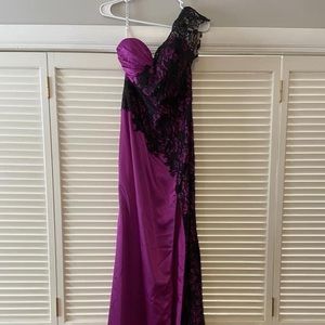 Long prom dress - Size 6, worn once